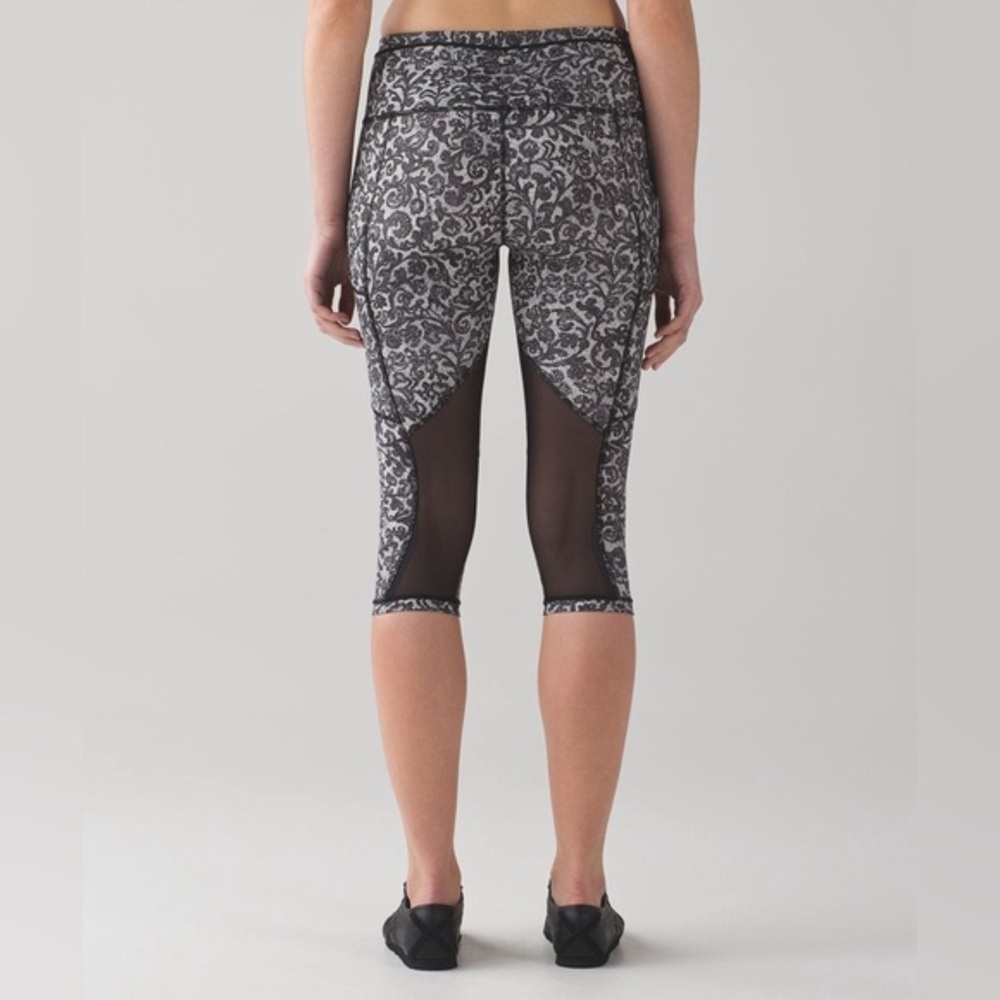 Lululemon Outrun 17" Crop size 8